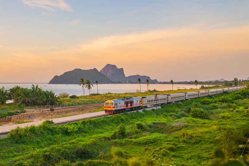นั่งรถไฟเที่ยวทะเล