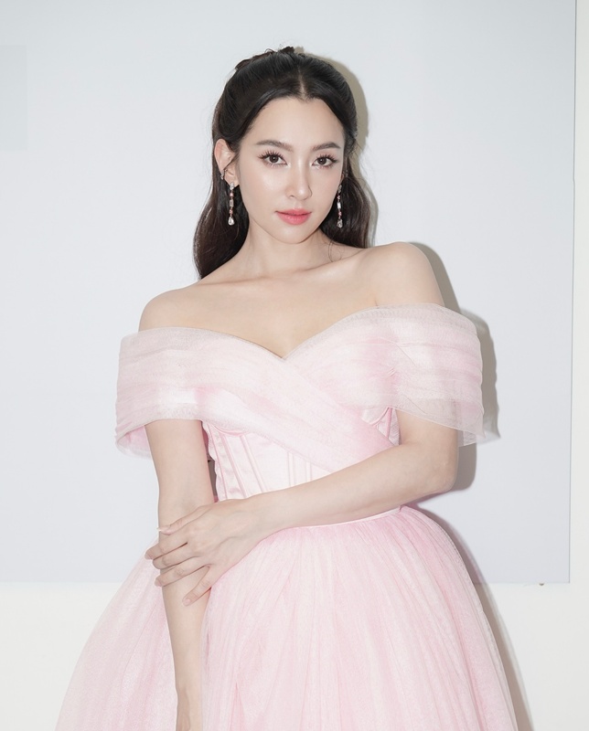 เบลล่า ราณี แจงดราม่าถูกชาวเน็ตติง ทำไมต้องมีคนกางร่มให้