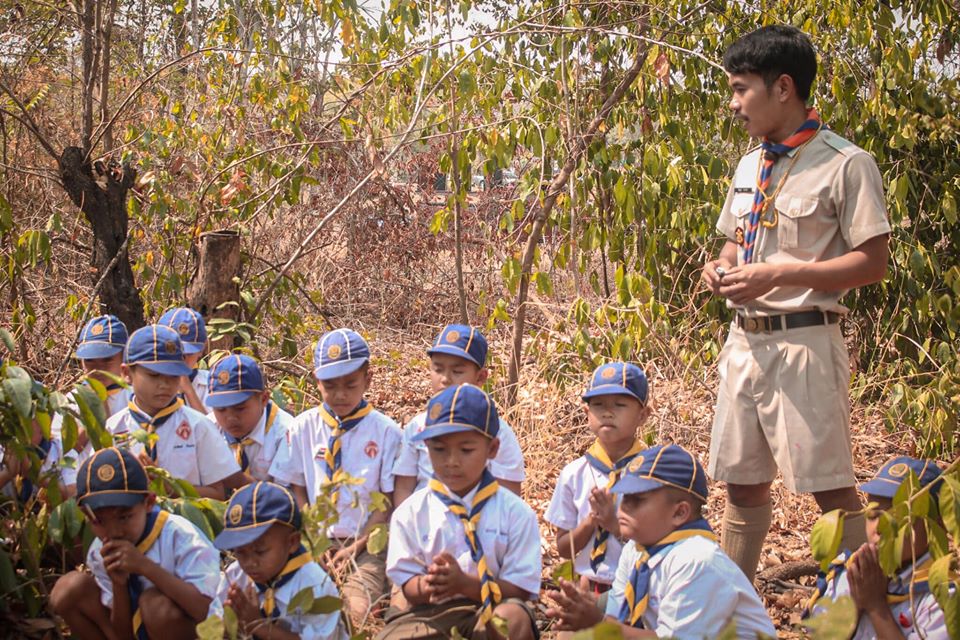 ครูแต่งผีบ้า