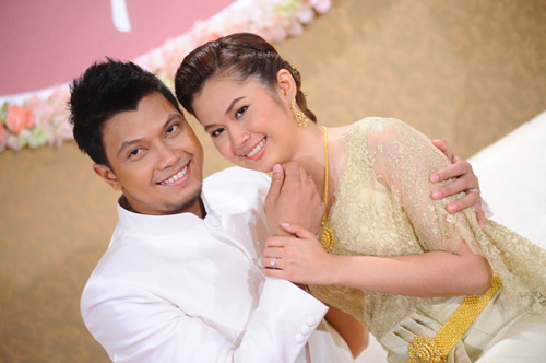 จูน เพ็ญชุลี ประวัติ