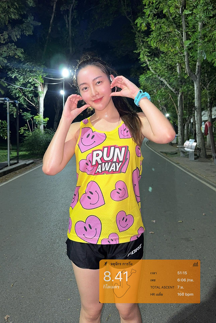 พลอย ชนิกานต์