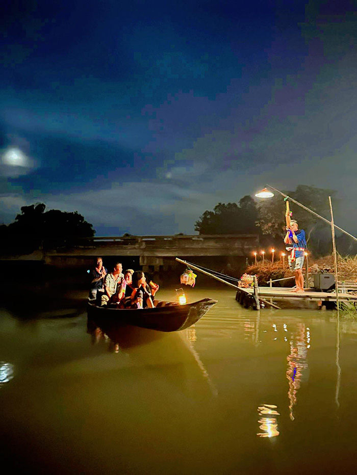 หนุ่มหมอแคน มาเป่าแคน เซิ้งรำ