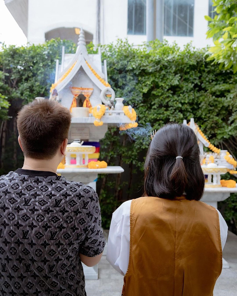  ไฮโซกี้ ทำบุญเพนท์เฮ้าส์หรู Versace 300 ล้าน