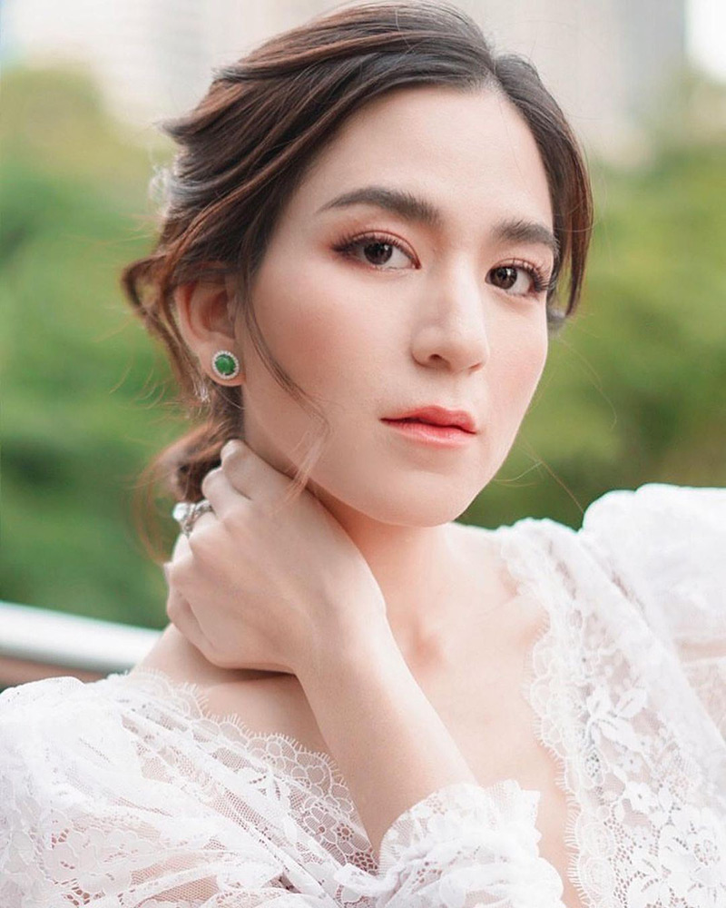 พลอย ชิดจันทร์