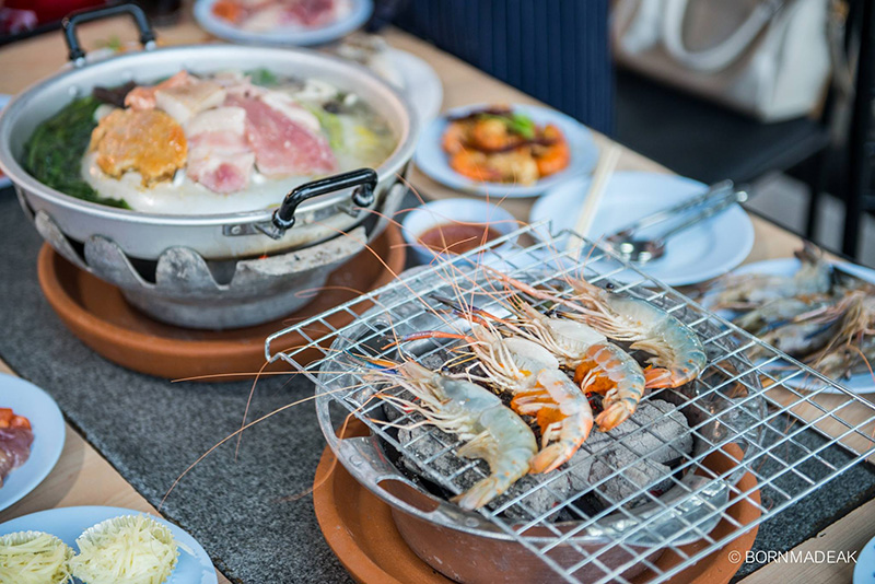 บุฟเฟ่ต์กุ้งแม่น้ำ