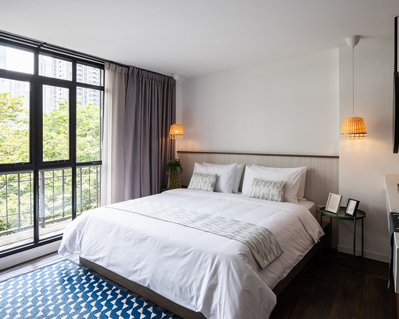 ห้องพักแบบ Deluxe Warm Window Silom