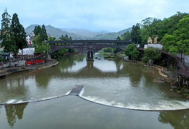 สะพานโค้งหลังคาไม้แห่งฝูเจี้ยน 
