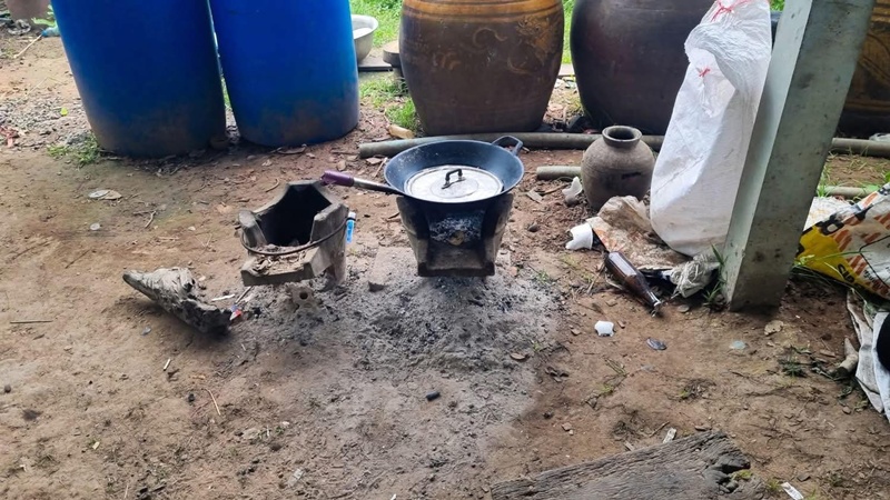 ส.ต. ธีรยุทธ กระจ่างทอง