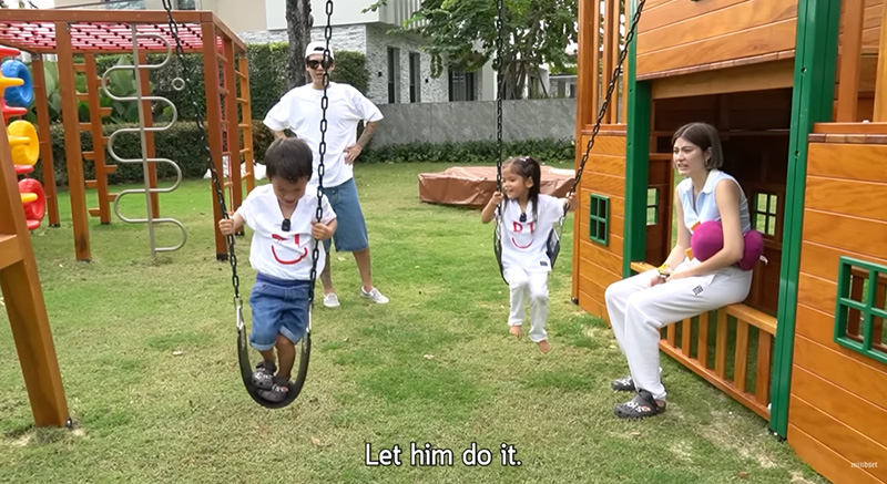 มีก้า มีญ่า ยิ้มแก้มปริ คุณปู่สุทธิเกียรติ ยกสวนสนุกมาไว้กลางบ้าน 