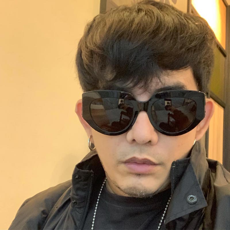 พชร์ อานนท์