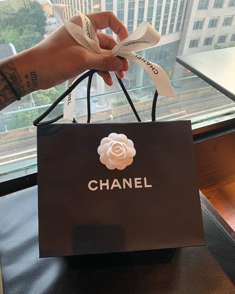 แทค ภรัณยู, ไฮโซเบลล์