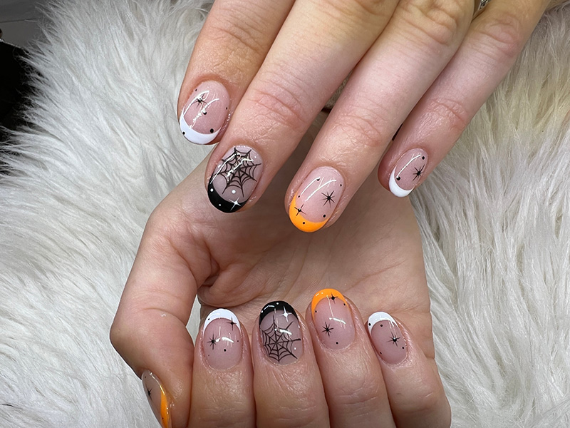 เล็บฮาโลวีนสไตล์ French Nails ปลายส้ม ขาว ดำ