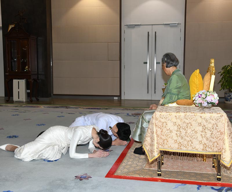หมอสอง ออน เข้ารับพระราชทานมงคลสมรส