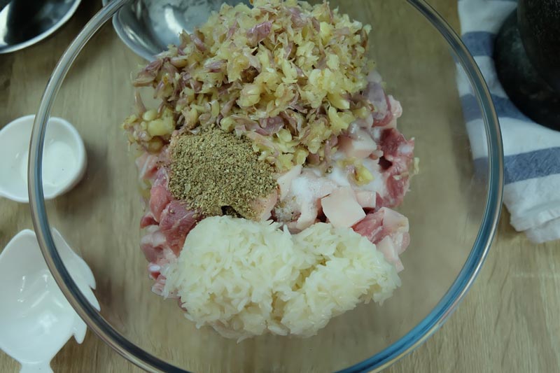 แหนมหมูสามชั้นทอด