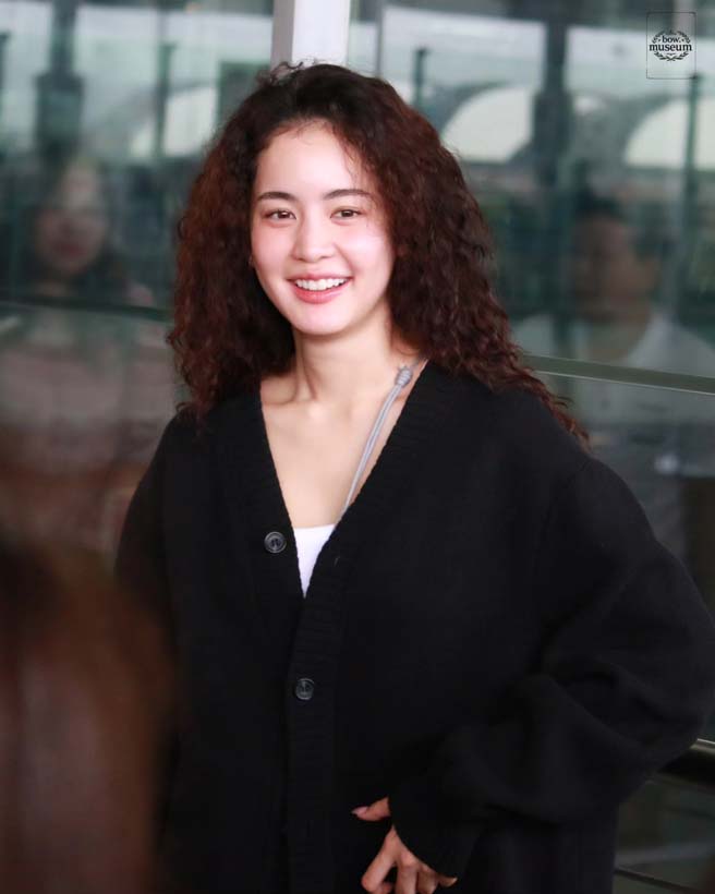 โบว์ เมลดา ลุคใหม่ ผมหยิกลอนสวยน่ารักสดใส ก่อนบินไปเรียนต่อที่อังกฤษ
