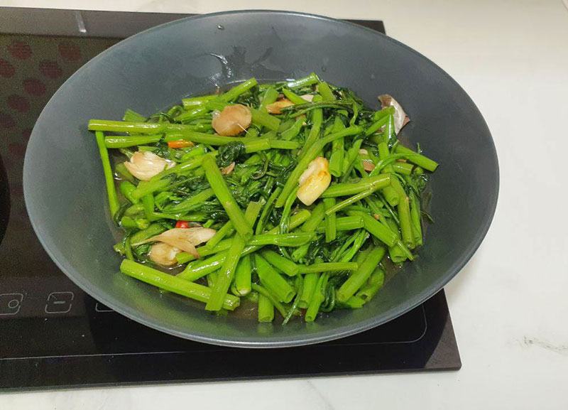 ผัดผักบุ้งไฟแดง