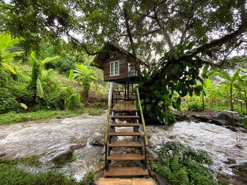 บ้านธารกล่อม &The River Whisper
