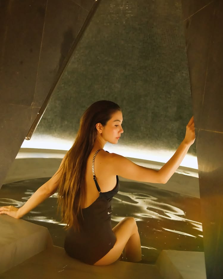  วุ้นเส้น วิริฒิพา เสิร์ฟวันพีซ ลงแช่น้ำลอยตัว เพื่อบำบัดผ่อนคลาย