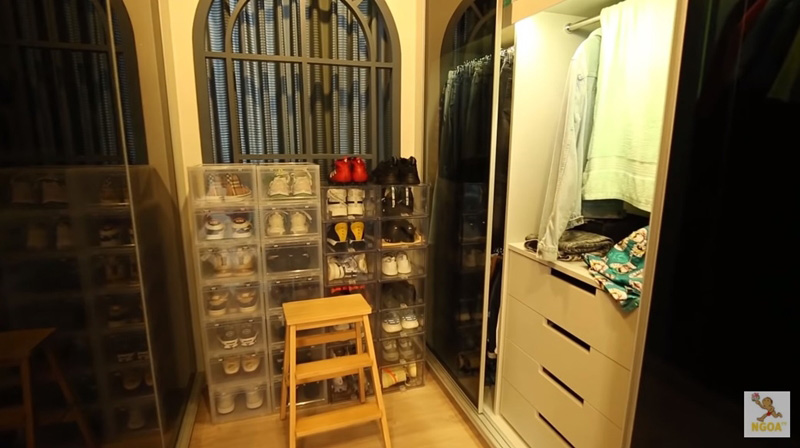 Walk-in Closet