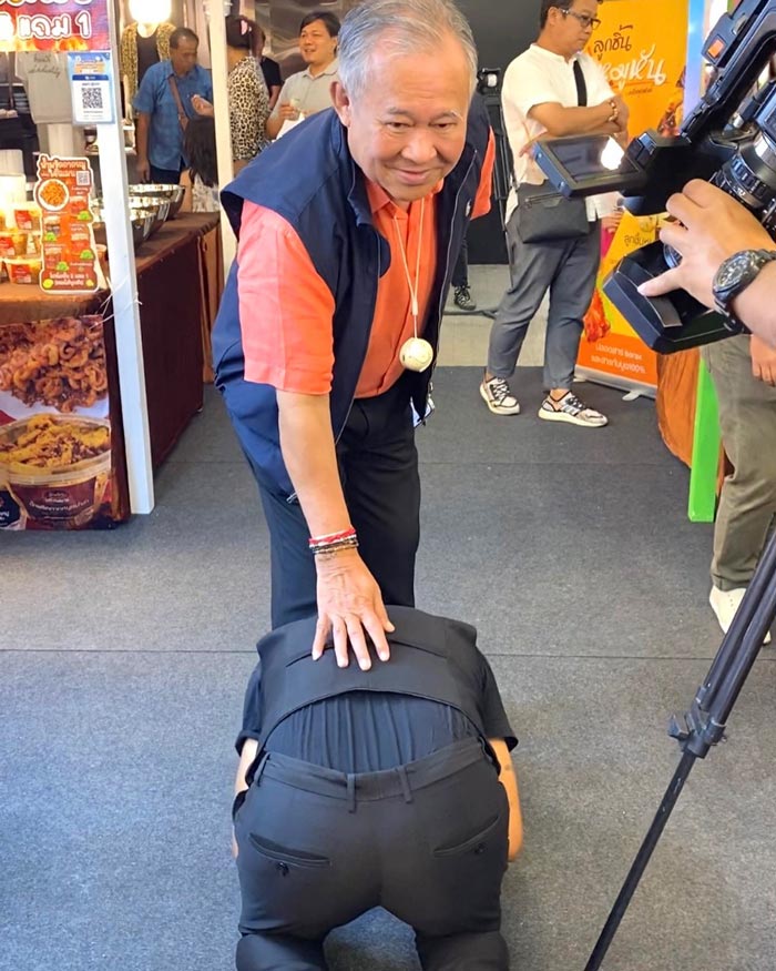 เป็ด เชิญยิ้ม จั๊กกะบุ๋ม เชิญยิ้ม