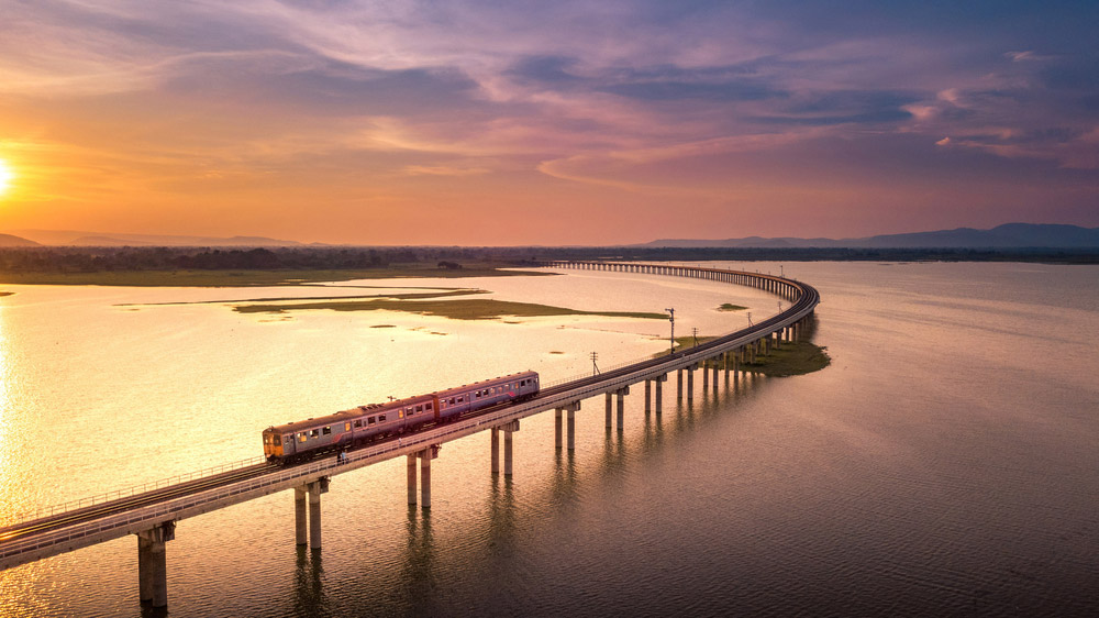 รถไฟลอยน้ำ เขื่อนป่าสักชลสิทธิ์