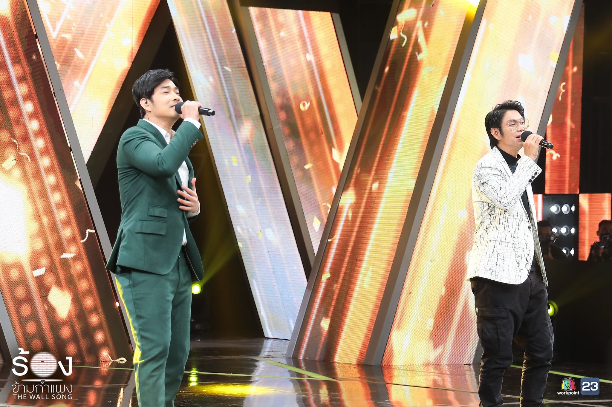 ร้องข้ามกำแพง 