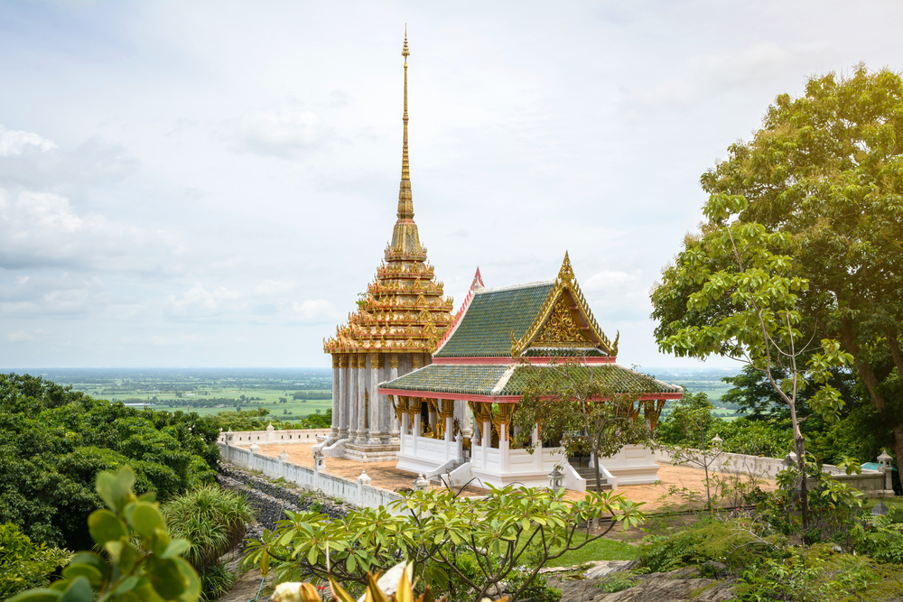 วัดที่มีรอยพระพุทธบาท