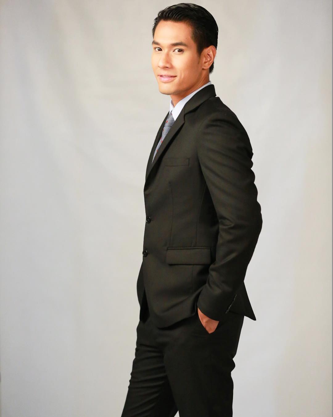 อ๋อม อรรคพันธ์