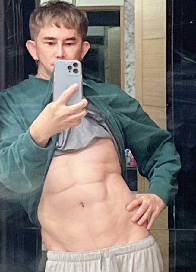 พชร์ อานนท์