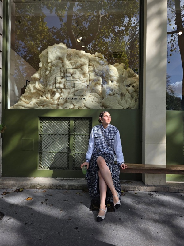 ชมพู่ อารยา อวดภาพลองกางเกงยีนส์ดีไซน์ล้ำจนต้องขยี้ตา