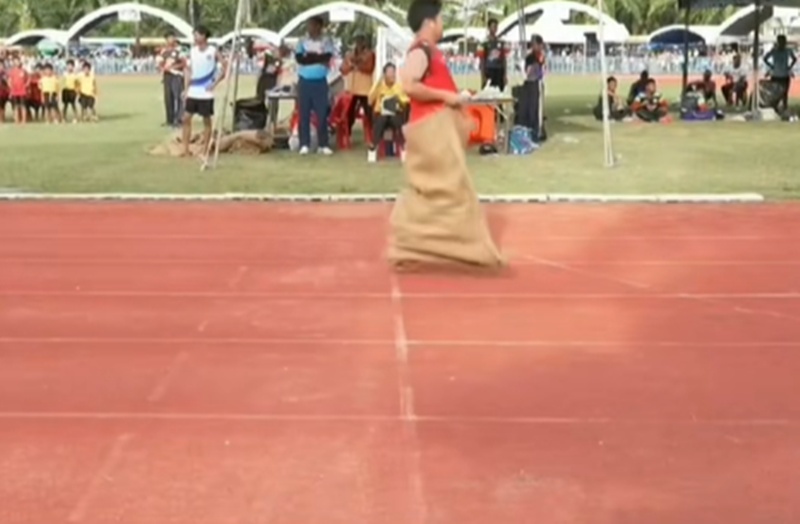 วิ่งกระสอบ