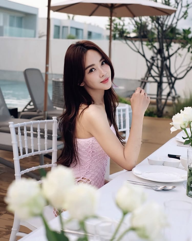 เป้ย ปานวาด นุ่งวันพีซเกาะอกเว้าสูง ความแซ่บทะลุชุดตาข่าย