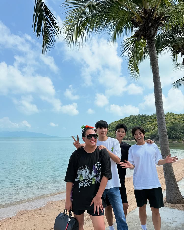 พี่จอง คัลแลน น้องแดน 3 หนุ่มเกาหลี แต่งหล่อใส่สูท ทำเอฟซี กรี๊ดสลบ