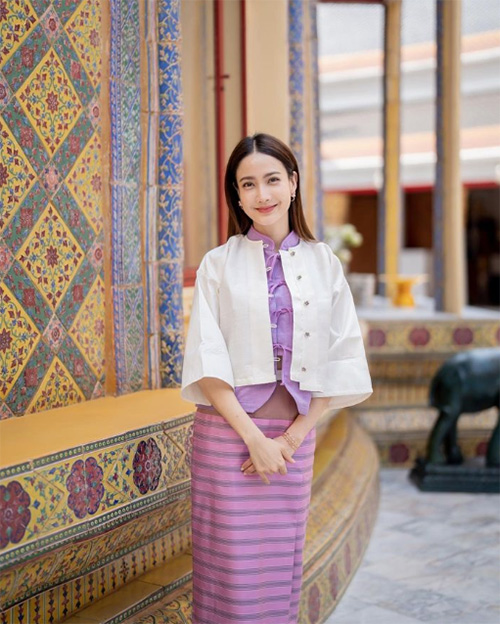 แต้ว ณัฐพร ใส่ผ้าถุงไปวัด