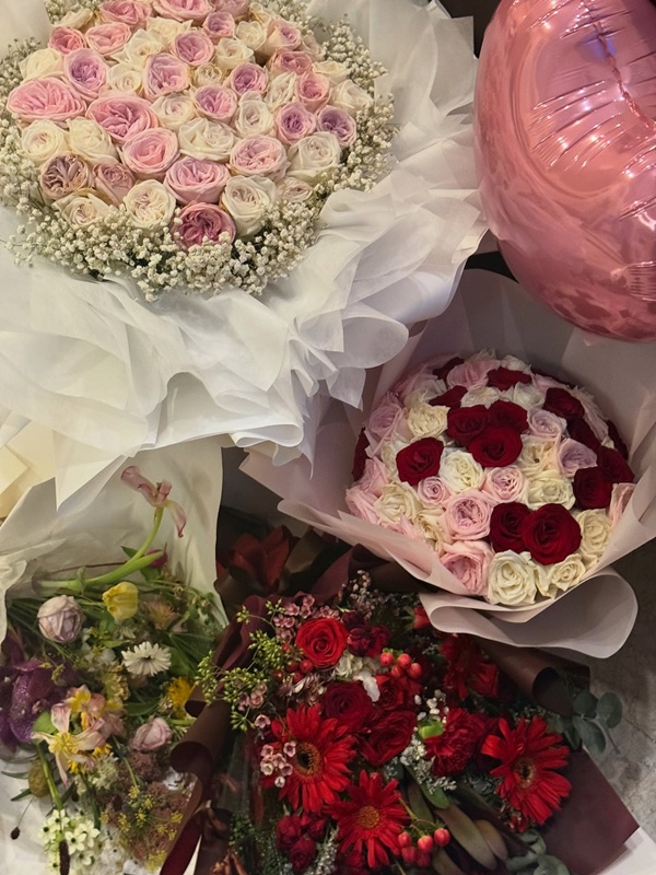 ฟาง ธนันต์ธรญ์ ฉลองวันเกิด โชว์ช่อดอกไม้สุดอลัง 