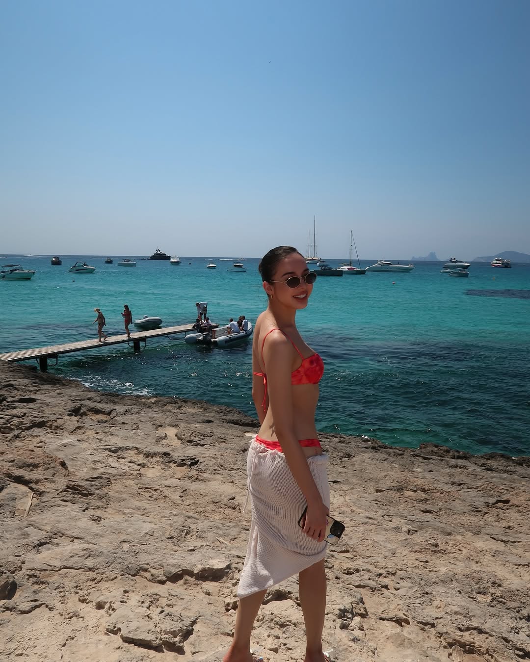 สกาย มาเรีย โชว์หุ่นเด็ด นุ่งบิกินี่สีแดง