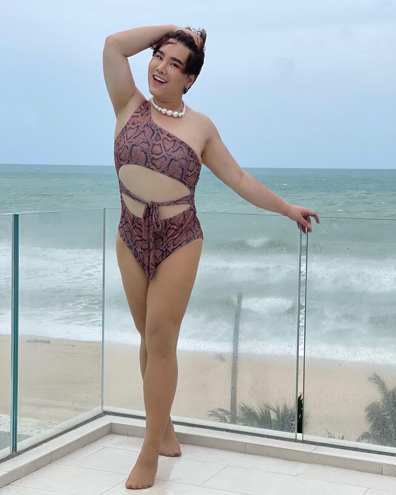 ดีเจบุ๊กโกะ ธนัชพันธ์