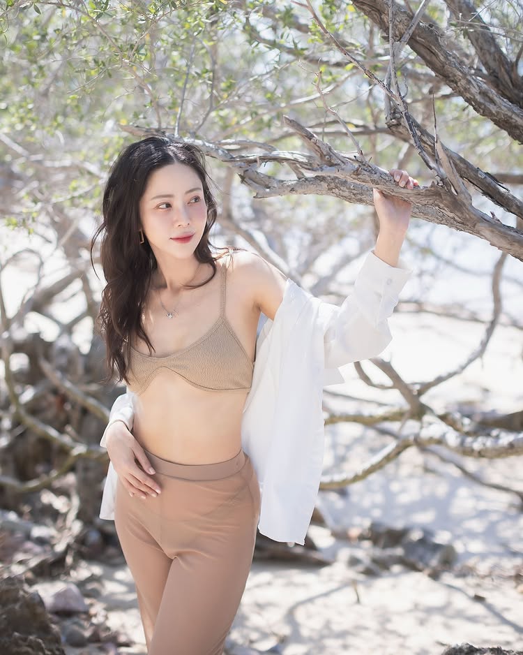 แจม ชรัฐฐา อดีตนักร้องดูโอชื่อดัง ถ่ายแบบบิกินี่ริมหาดที่เกาะล้าน