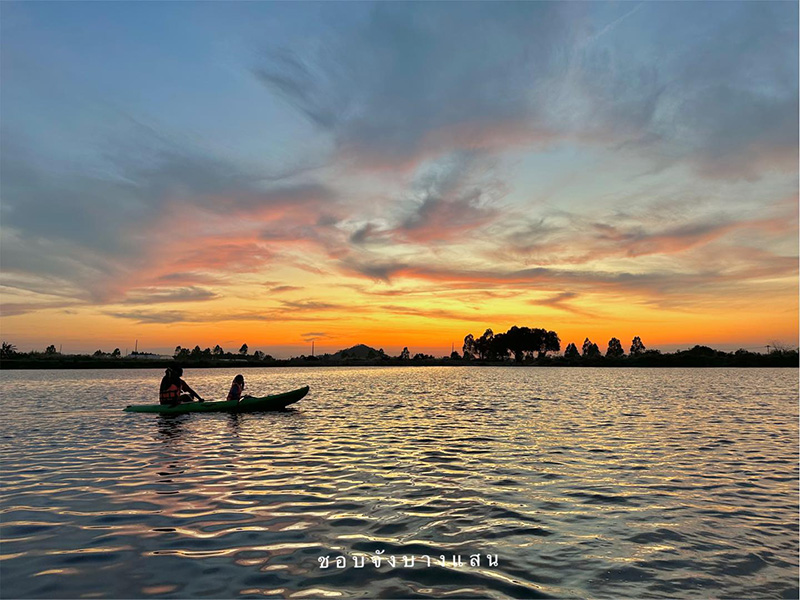 คาเฟ่ริมทะเลสาบ