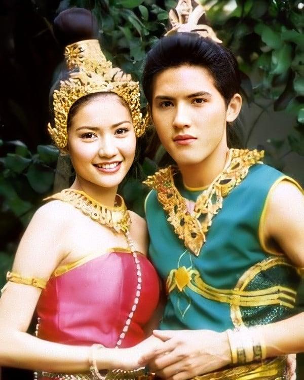 อ้อม ประถมาภรณ์