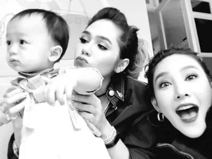 ชมพู่ แตงโม