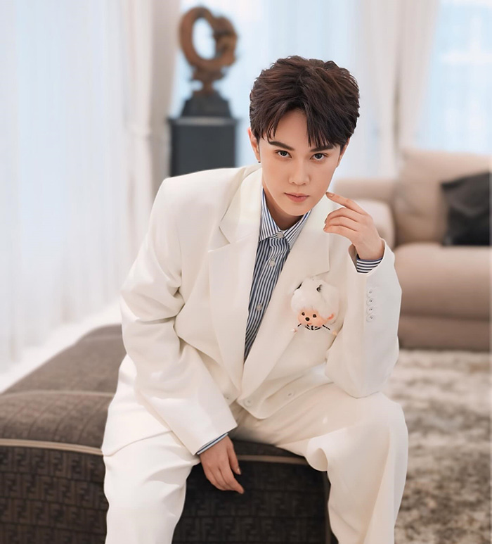 เมย์ เฟื่องอารมย์