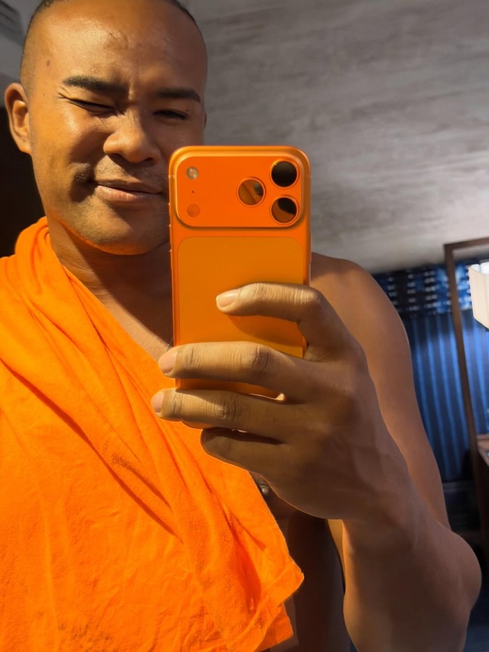 รัศมีแข อวด iPhone 17 Pro Max แต่เพื่อนดาราแห่คอมเมนต์อีกเรื่องแทน 