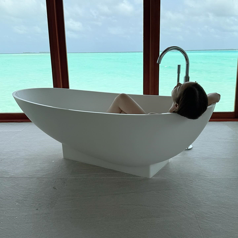 แป้ง อรจิรา แซ่บไม่แผ่วในชุดบิกินี่สีฟ้าอ่อน