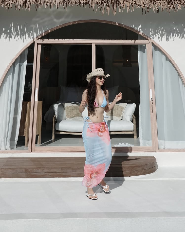 กุ๊กกิ๊ก กชกร นางเอกวิกหมอชิต นุ่งบิกินี่อวดเอวบางร่างน้อยริมสระ