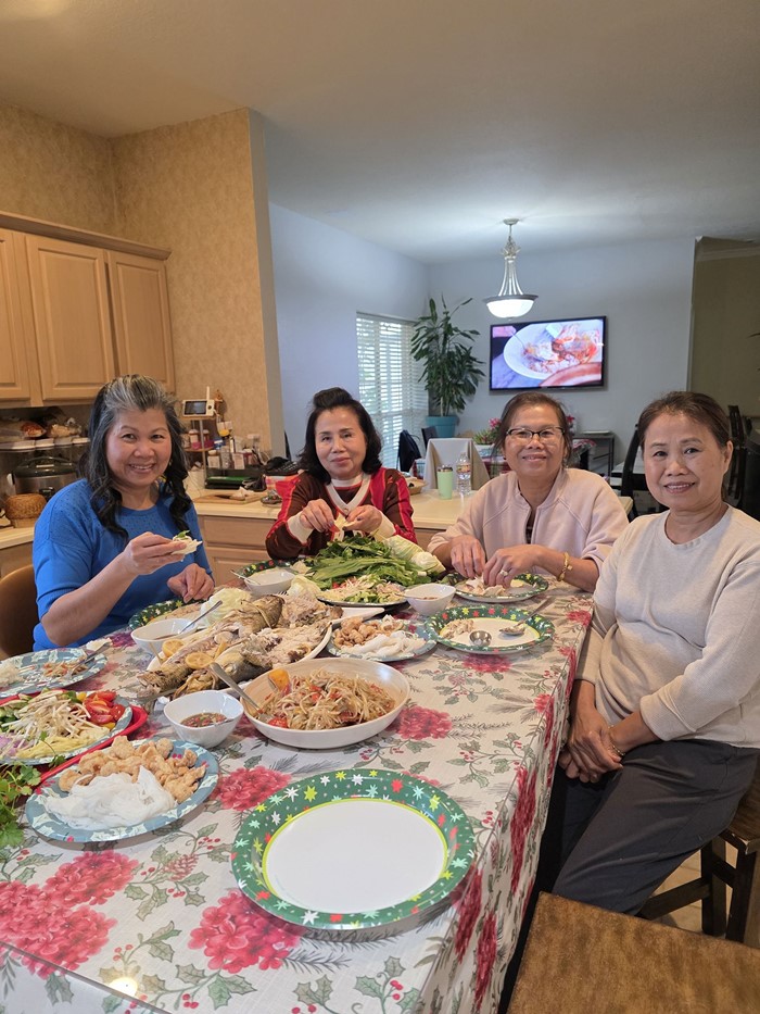 ยายหนิง แม่ชมพู่ 