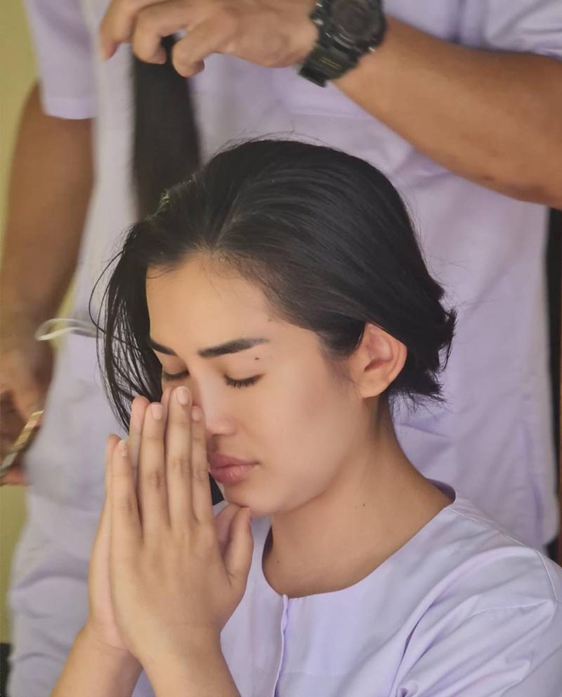 อ.เรนนี่ ช่องส่องผี