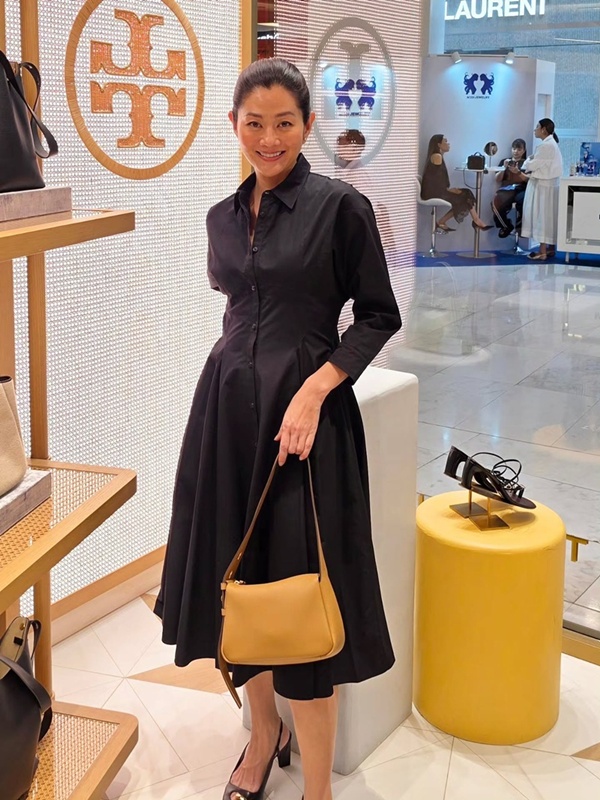 สู่ขวัญ บูลกุล อายุ 52 แล้ว