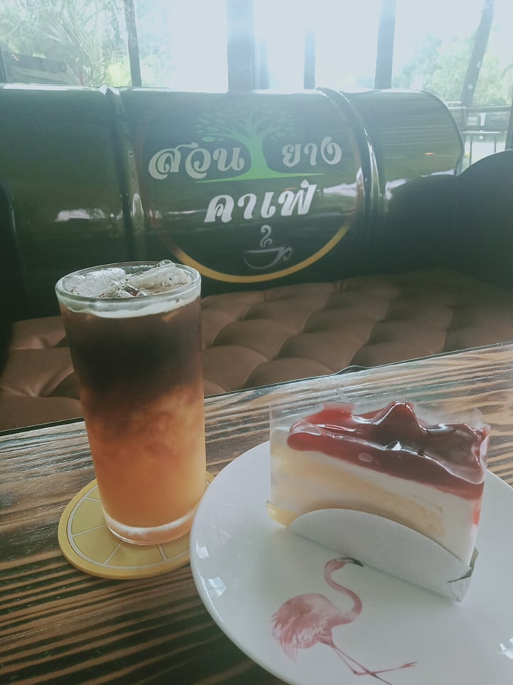 คาเฟ่ในสวนยาง