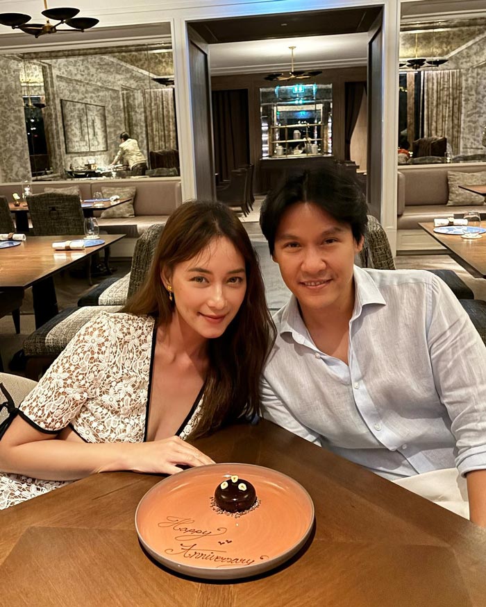 บี ไฮโซฟลุค ดินเนอร์ฉลองรักครบ 1 ปี